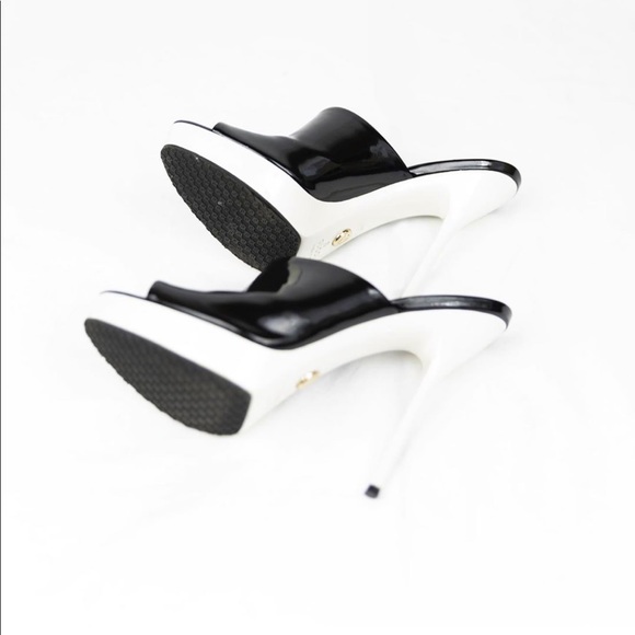 Authentic Gucci Sandals - Picture 4 of 7